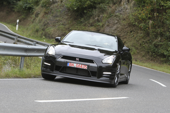 2013 Nissan GT-R Gets Power Boost, Better Suspension and Optional Ceramic Brakes