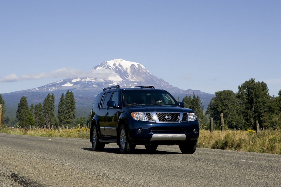 Nissan Pathfinder SV 4X4