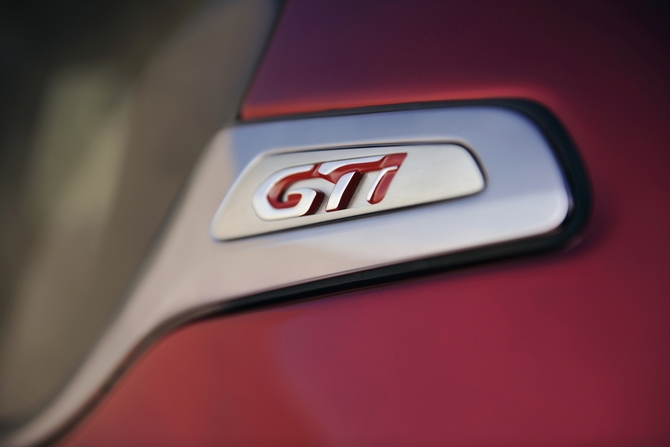 Peugeot 208 and GTI Revealed Ahead of Geneva