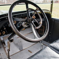 Locomobile 48