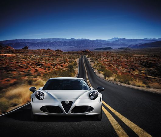 Alfa Romeo está a pensar a expandir a sua gama com o 4C, o Spider, o Giulia e um sedan de maiores dimensões