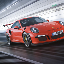 The 911 GT3 is equipped with a 4.0 liter engine with six cylinders and 500hp and 480Nm torque