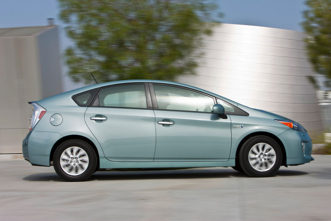 Prius Plug-in Capable of 49mpg and EV Travel at up to 100km/h