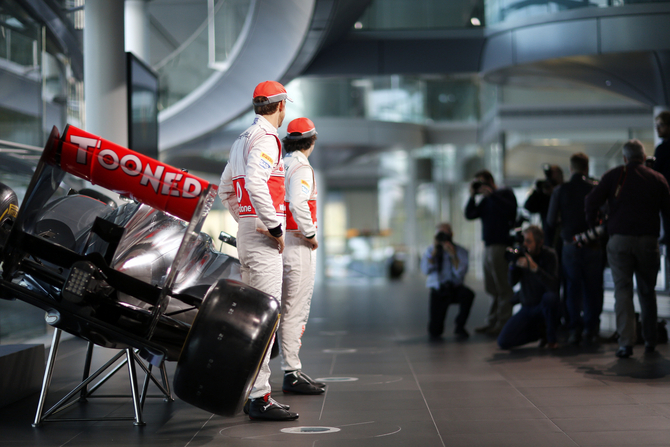 Jenson Button e Sergio Perez são os pilotos da McLaren para esta temporada