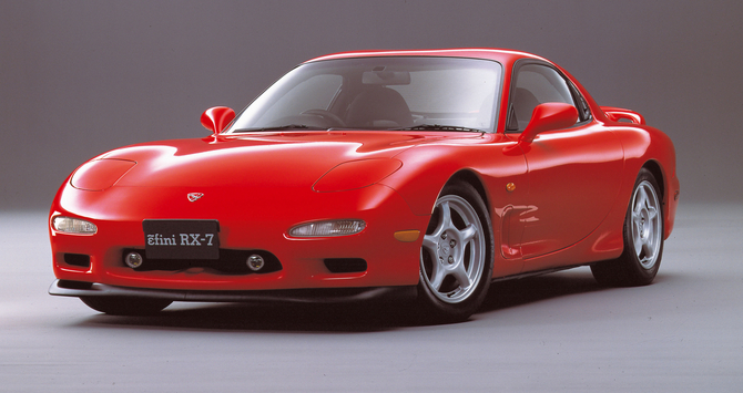 A Mazda aprofundou o conceito de motores rotary, especialmente com o RX-7