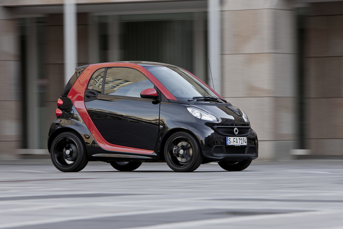 Smart Fortwo Sharpred Adds Gloss Black and Red Inside and Out