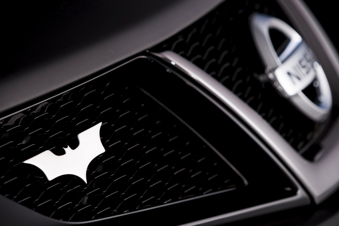 Foram incluídos símbolos do Batman um pouco por todo o carro