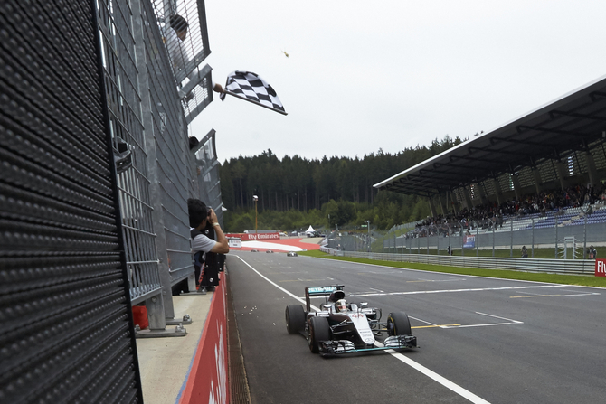 Verstappen e Raikkonen fecharam o pódio na Áustria