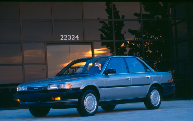 Toyota Camry 220 LE