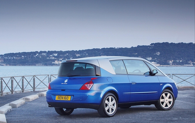 Renault Celebrates 10 Years Since Its MPV Coupe the Avantime