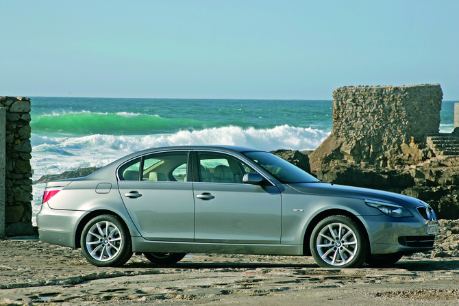 BMW 528i Automatic (US)