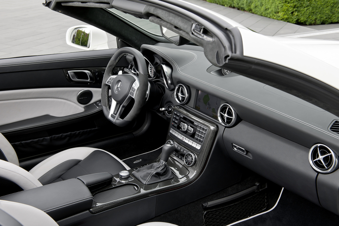 New SLK 55 AMG Hopes to Blend High Power and High Efficiency