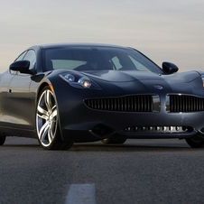 Desde o lançamento em dezembro de 2011 a Fisker vendeu 2000 unidades do Karma