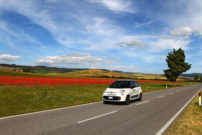 Dessinée par le Centro Stile Fiat qui s'est inspiré du thème « cab forward » (cabine sur l'avant)