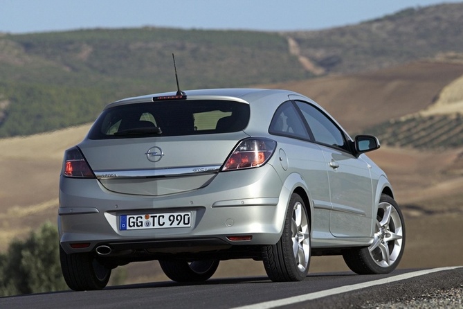 Opel Astra GTC 1.6 ECOTEC