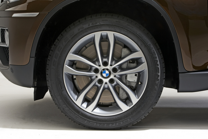 BMW Refreshed X6 for 2012