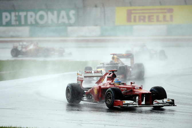 Alonso takes win in wet race in Sepang