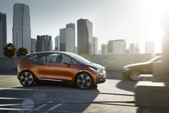 O i3 Concept Coupé foi criado com um habitáculo de passageiros feito de plástico reforçado de fibra de carbono