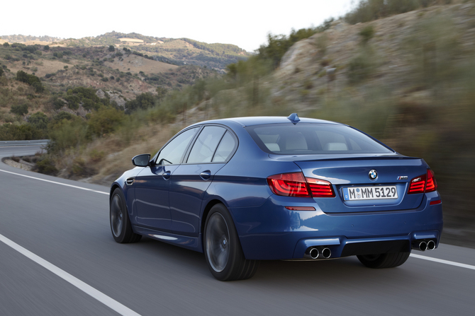 2012 BMW M5 Brings Ton of Tech to Super Saloon