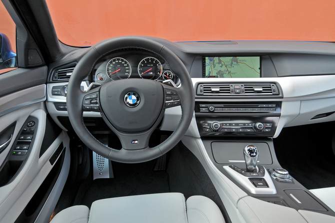 2012 BMW M5 Brings Ton of Tech to Super Saloon