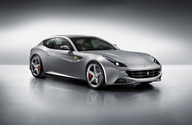 O Ferrari FF, em conjunto com o F12, vai inspirar o formato dos faróis do novo California