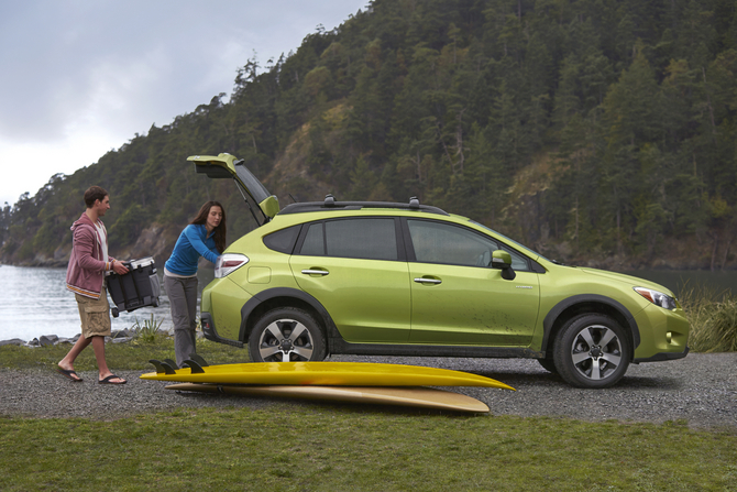 O carro está disponível com uma cor verde exclusiva