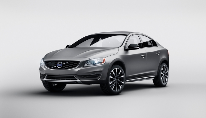 Like the V60 Cross Country, the new S60 Cross Country receives a 65mm higher ground clearance and the same traction all-wheel drive technology