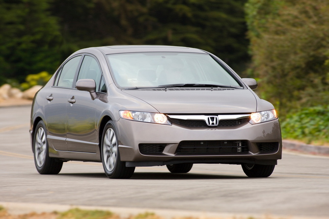 Honda Civic DX 5-Spd MT