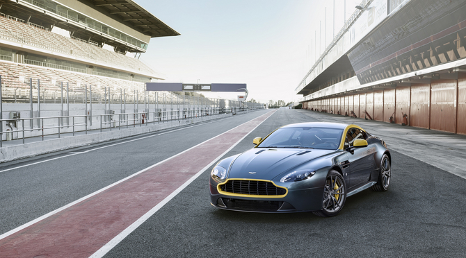 O Aston Martin V8 Vantage N430 tem 436PS a 7,300 rpm, uma potência semelhante à do V8 Vantage S