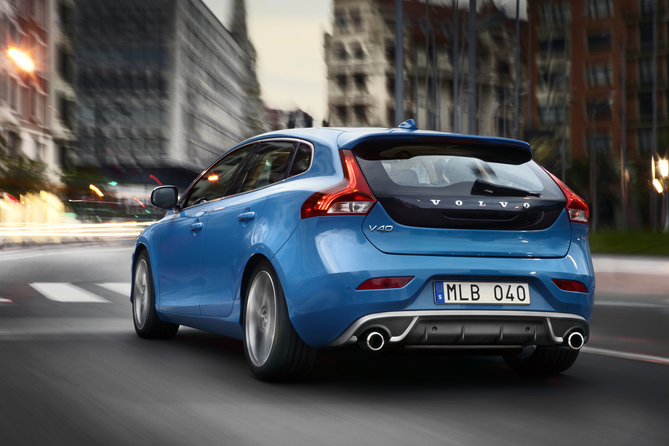 Der Volvo V40 R-Design verfügt über alle Design- und Sicherheitselemente sowie Fahrer-Assistenzsysteme des V40.