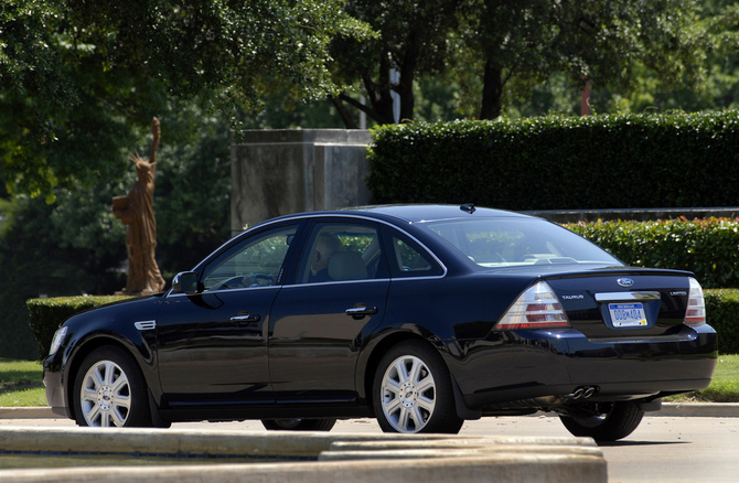 Ford Taurus AWD