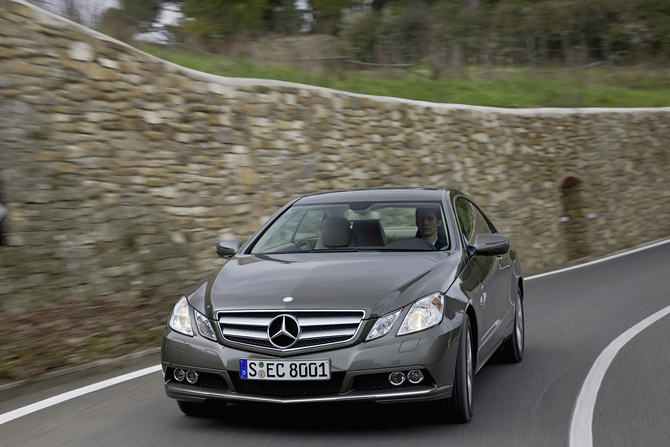 Mercedes-Benz E Coupé 200 CGI BlueEfficiency