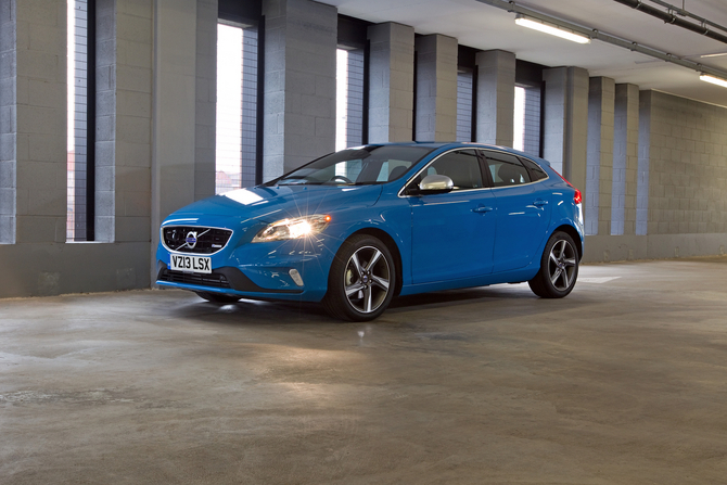 Volvo V40 D4 R-Design