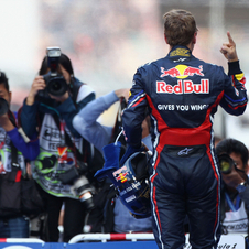 Vettel retunrs to wins and hands title to Red Bull