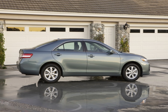 Toyota Camry LE 6-Spd MT