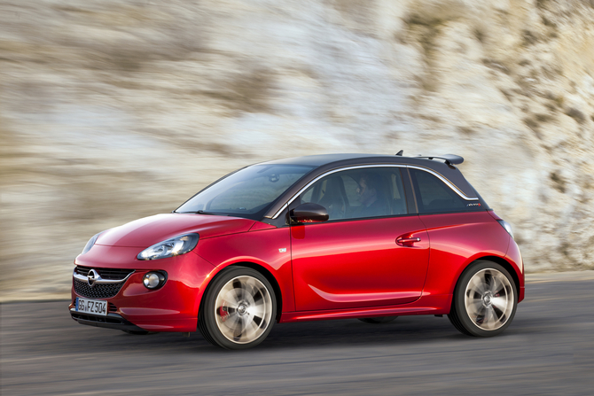 O Opel Adam S está equipado com um motor 1.4 Turbo de 150 cv e 220 Nm de binário máximo