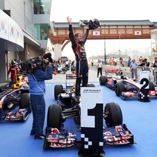 Vettel retunrs to wins and hands title to Red Bull