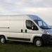 Peugeot Boxer Combi 330 L1H1 2.2 HDi vs Dodge Grand Caravan AVP